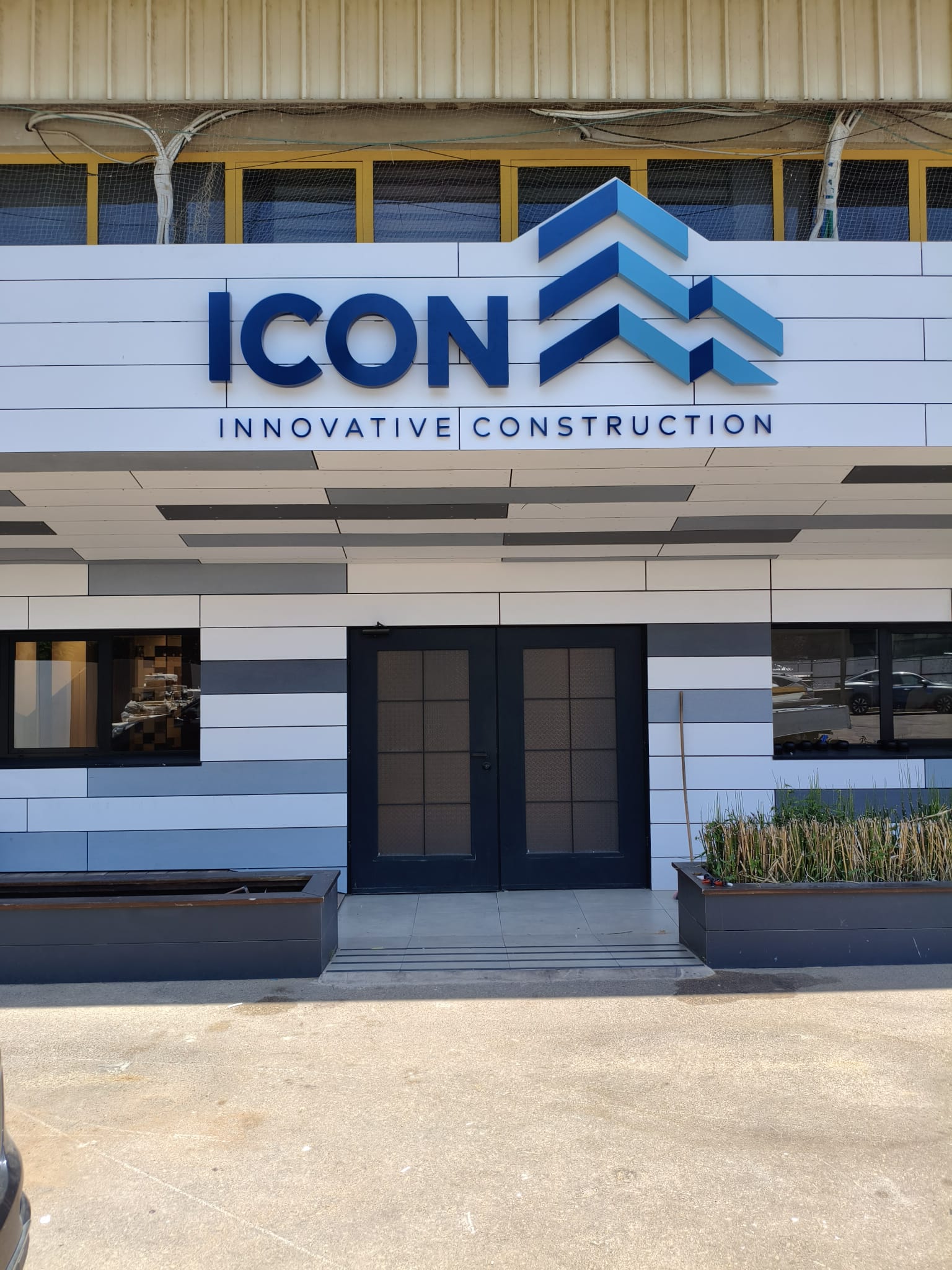 ICON — לוגו ואותיות תלת-מימד