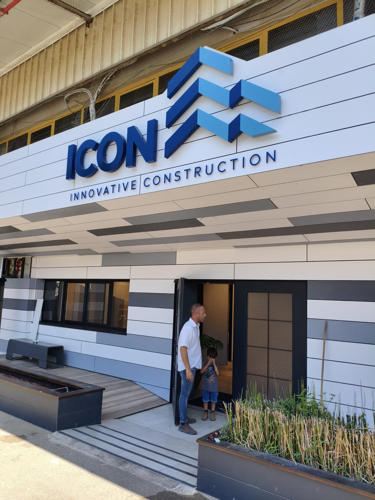 ICON — חזית כניסה