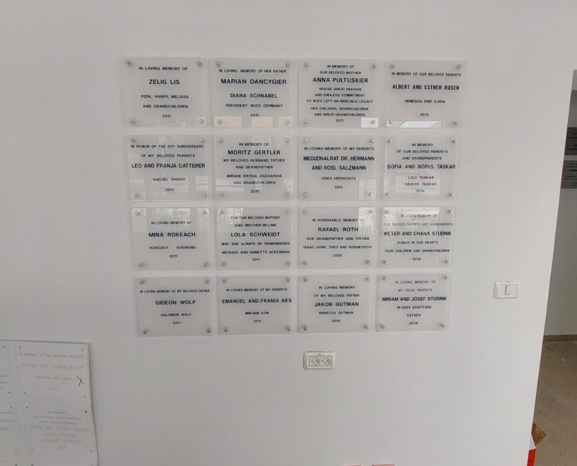 לוחות הנצחה זכוכית אסיד