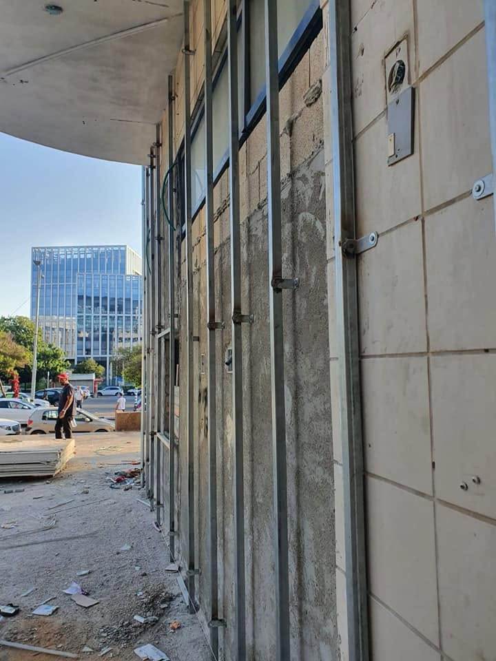בורגר קינג הרצליה — תשתית לפני החיפוי